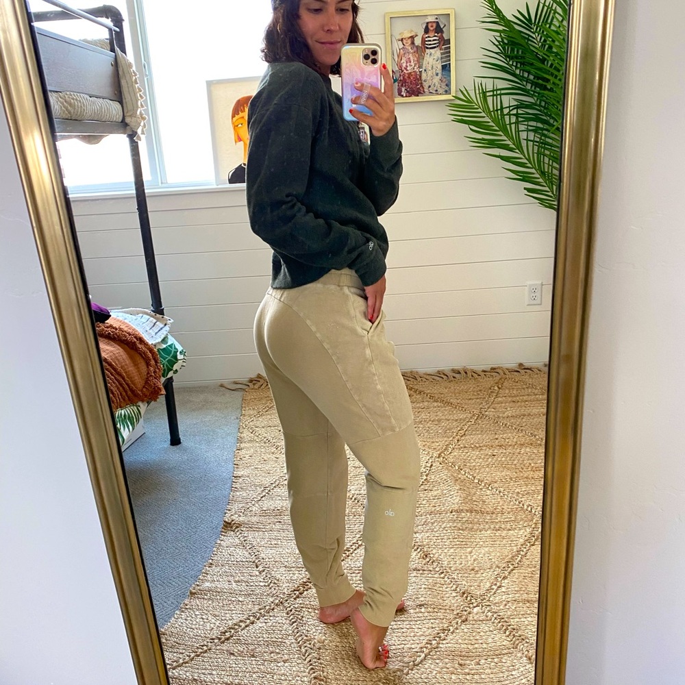 Alo Yoga sweat outfit